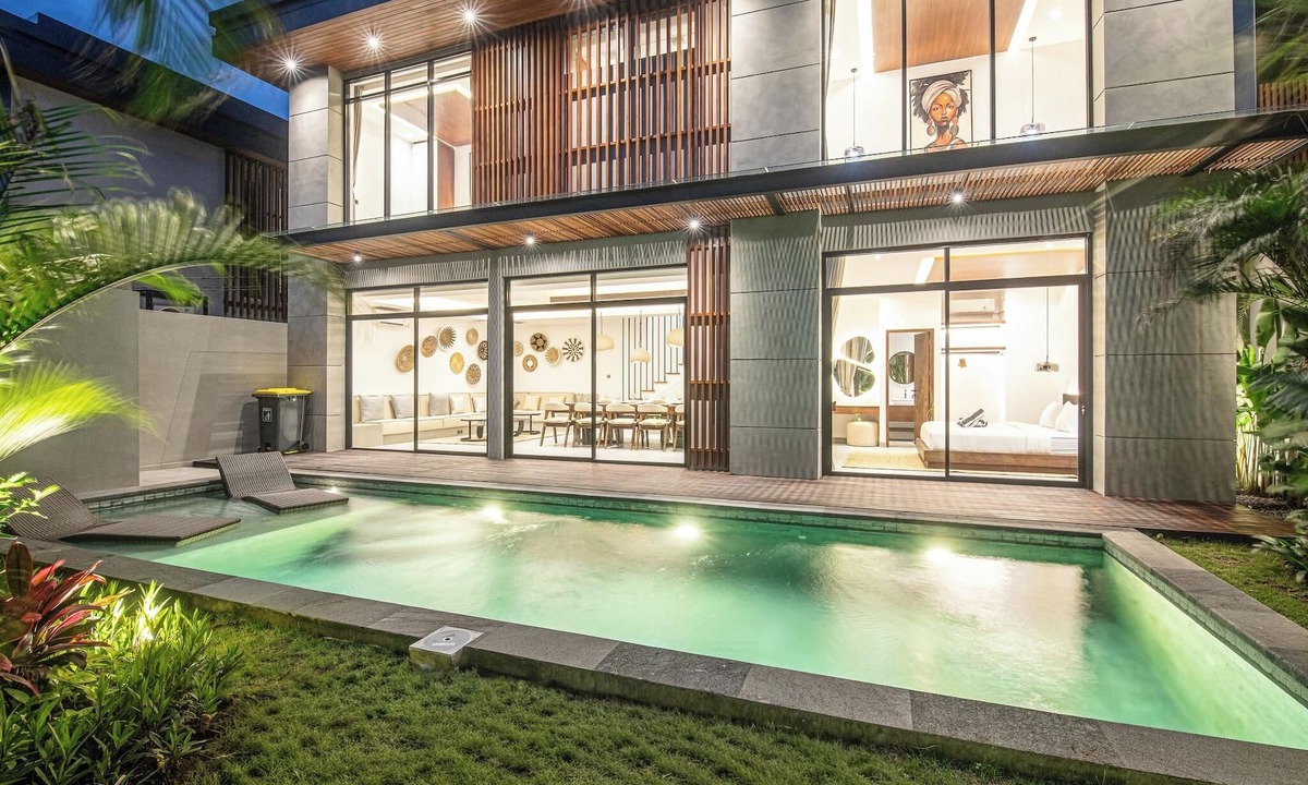 Kuta Selatan Villa | Luxury 5-Bedroom Villa in Canggu, Walk to the Beach