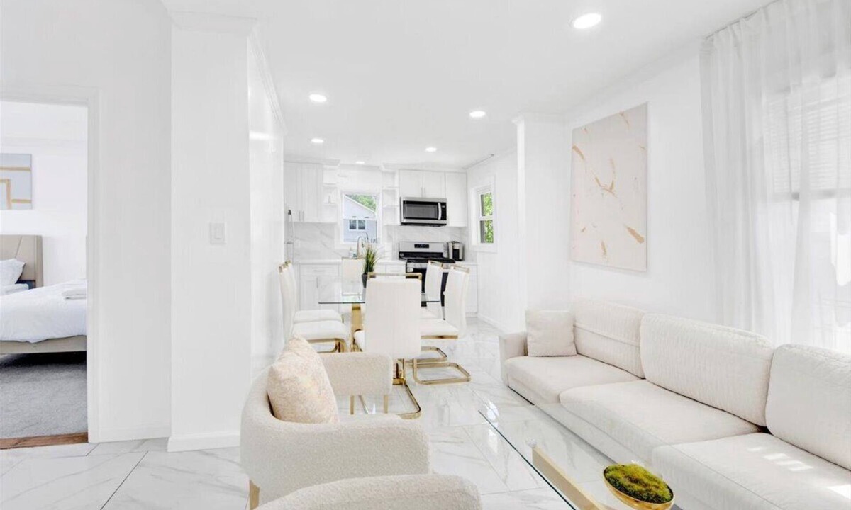 Bryn Mawr Villa | Luxury 5 BR Home Free Parking