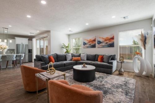 Northeast Heights House | Luxury 5 BR Oasis Movie Room Fenced Yard