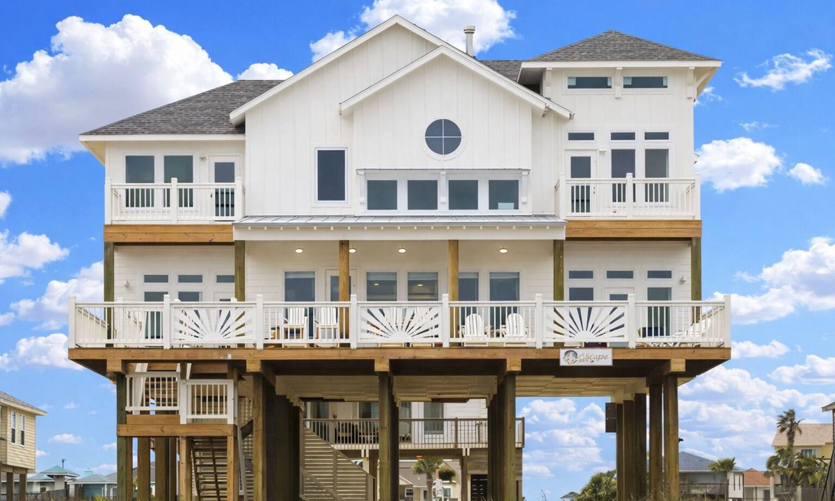 Galveston House | Luxury 5BR Beachfront Home | Sleeps 14 | Community Pool