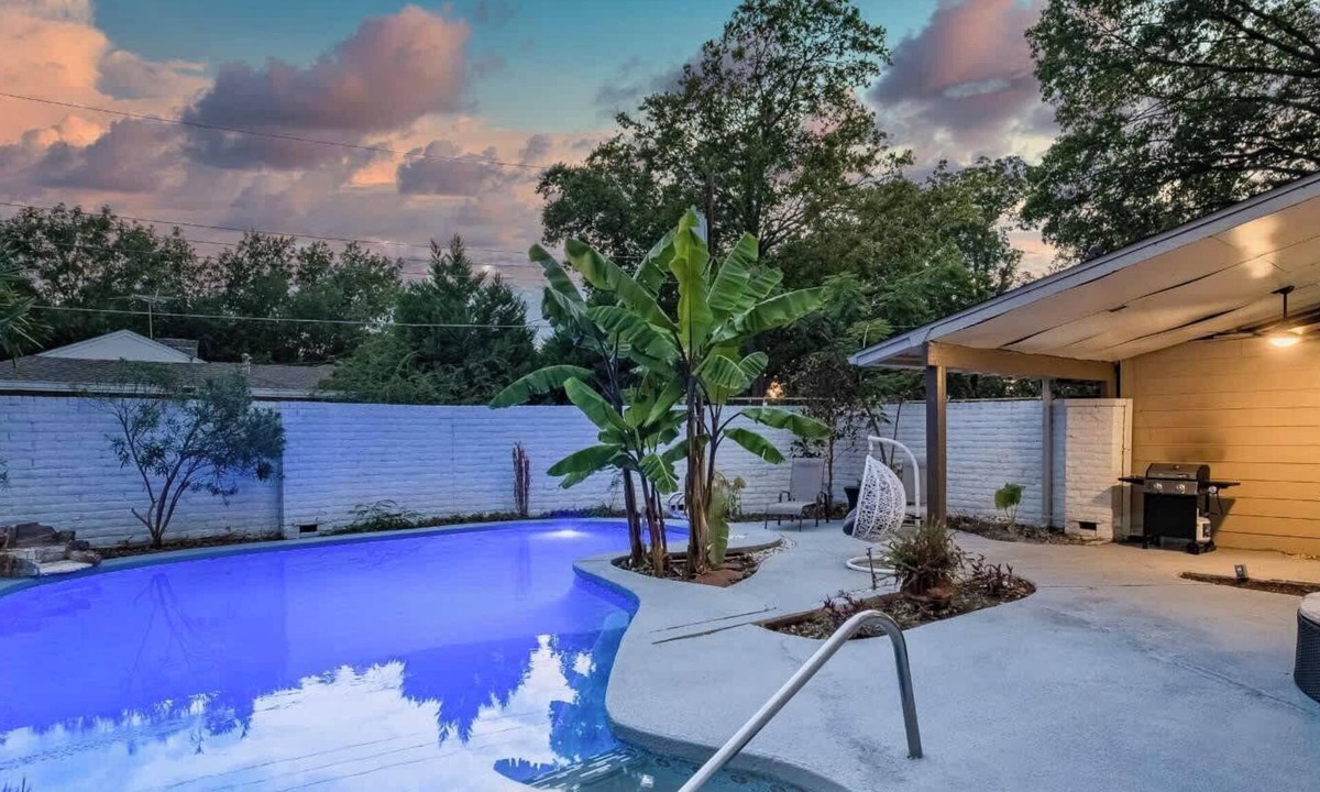 Dallas House | Luxury 5BR Home w/Pool, Cinema & Game Room