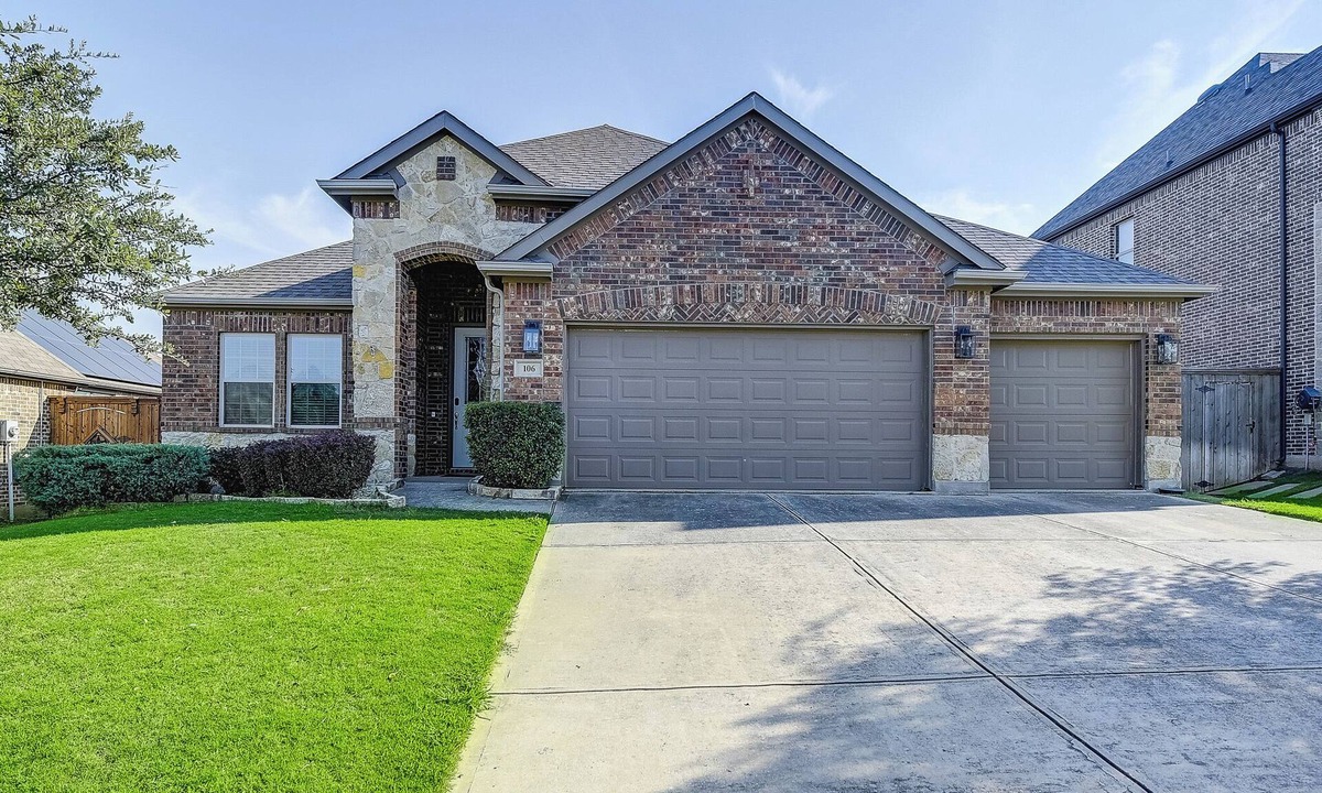 Oak Point House | Luxury 5BR Retreat w/Office, Wine Bar, Gym + Barn