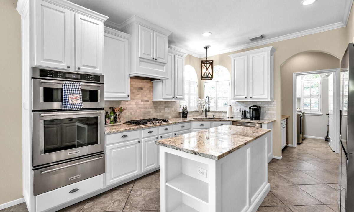 Alden Bridge House | Luxury 5BR w/Pool & Hot Tub | Sleeps Groups | ~35 Min to NRG Stadium World Cup