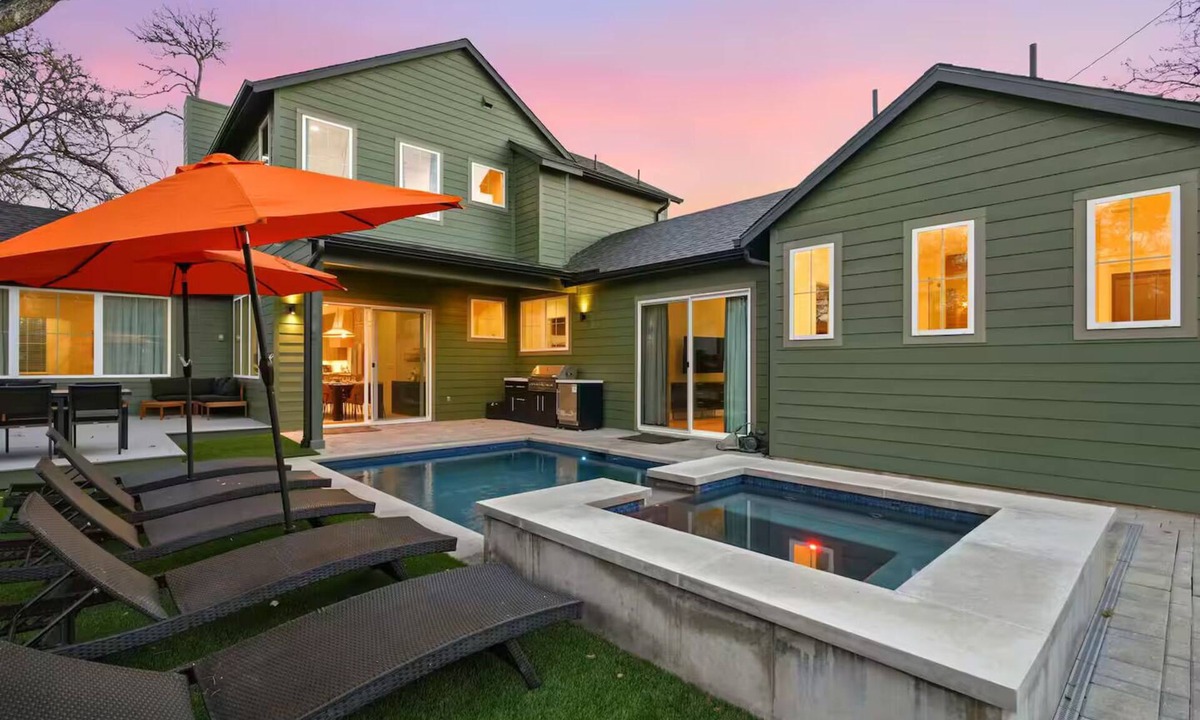 South Manchaca House | Luxury 5BR w/Pool & Spa Near SoCo & Downtown