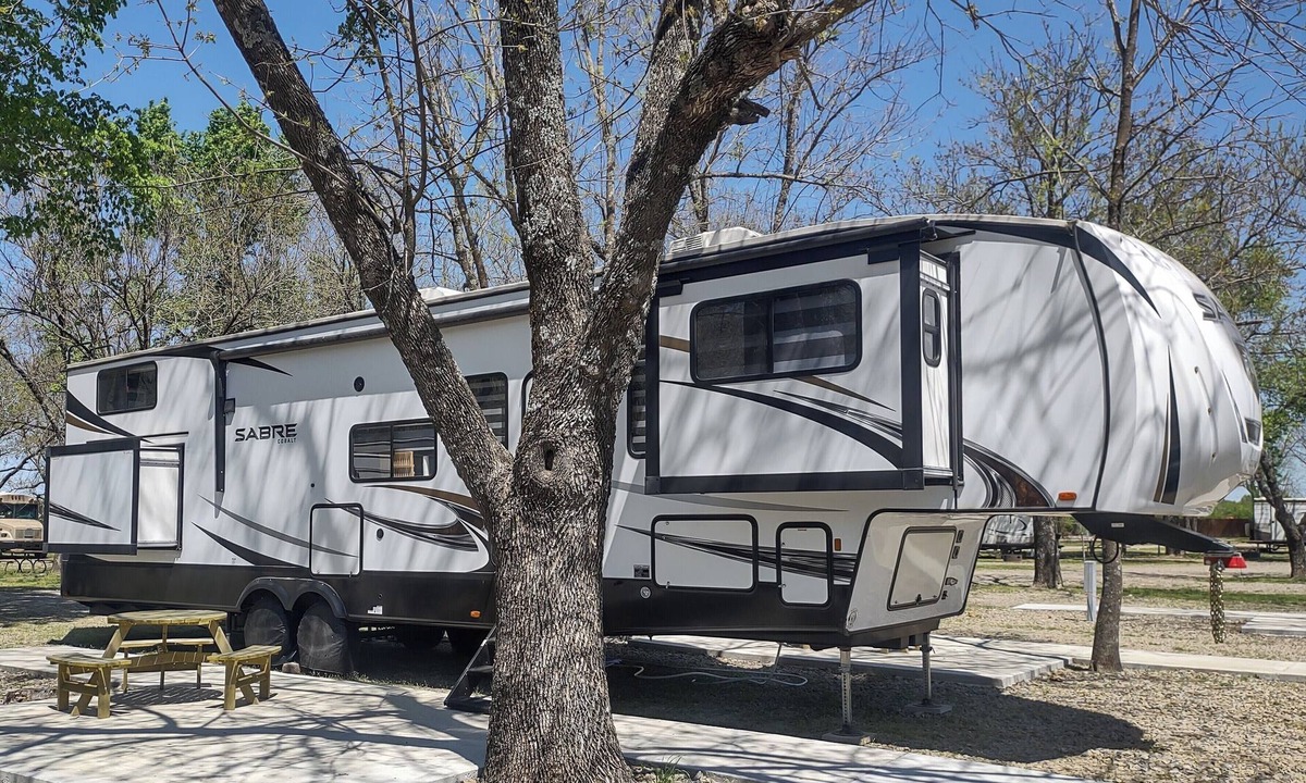 Sallisaw RV Rental | Luxury 5th Wheel