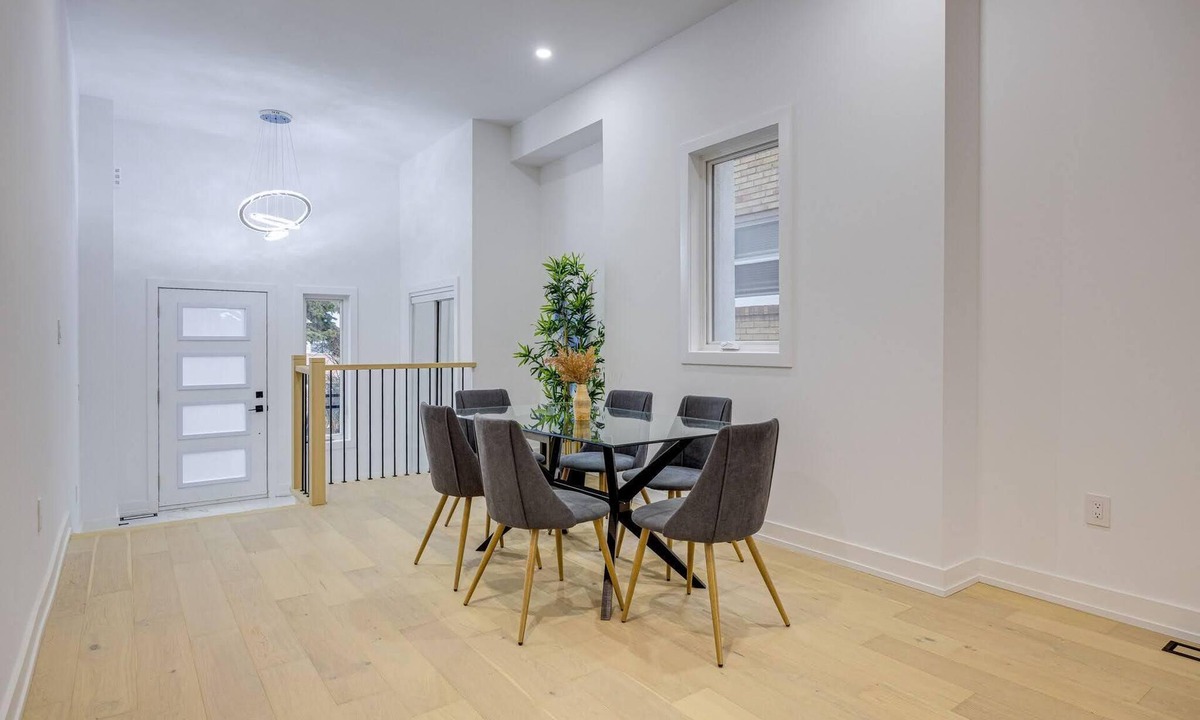 New Toronto House | Luxury 6 BDRM Entire Home in Lakeshore Toronto