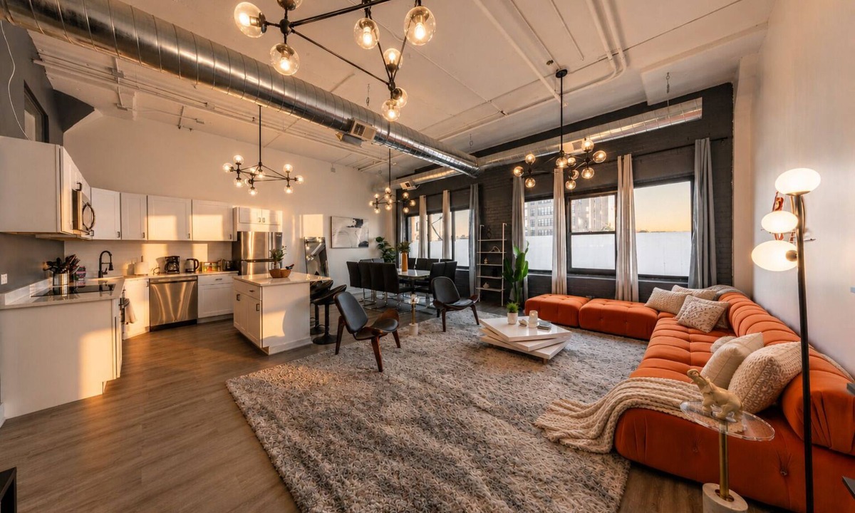 Near South Side Hotel | Luxury 6BR/4BA Suite Near McCormick with Skyline Views