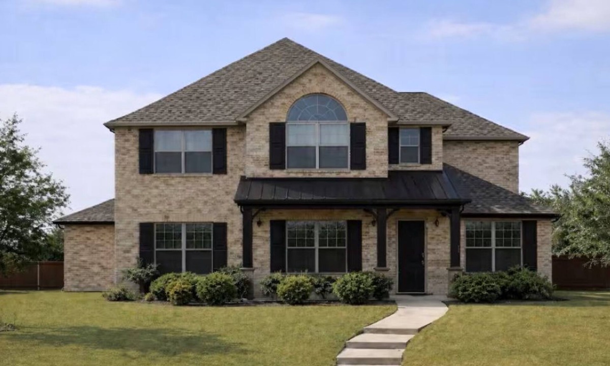 Frisco House | luxury 6br pool home - putting green - gym - sleeps 20