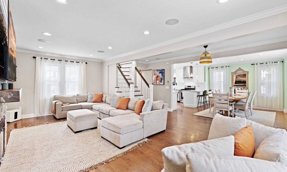 Elizabeth House | Luxury 6BR Retreat Pool + Parking | Near NYC & EWR | Sleeps 12+