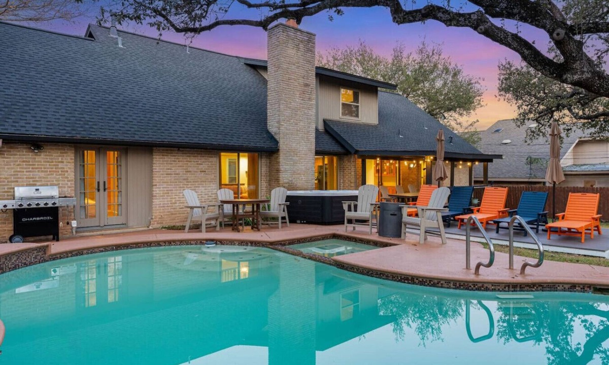 North San Antonio - SAT House | Luxury 6BR w/Heated Pool, Hot Tub, Fire Pit
