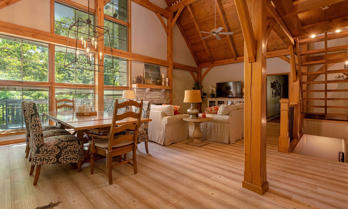 Goreville House | Luxury 6BR Waterfront Home on Lake of Egypt