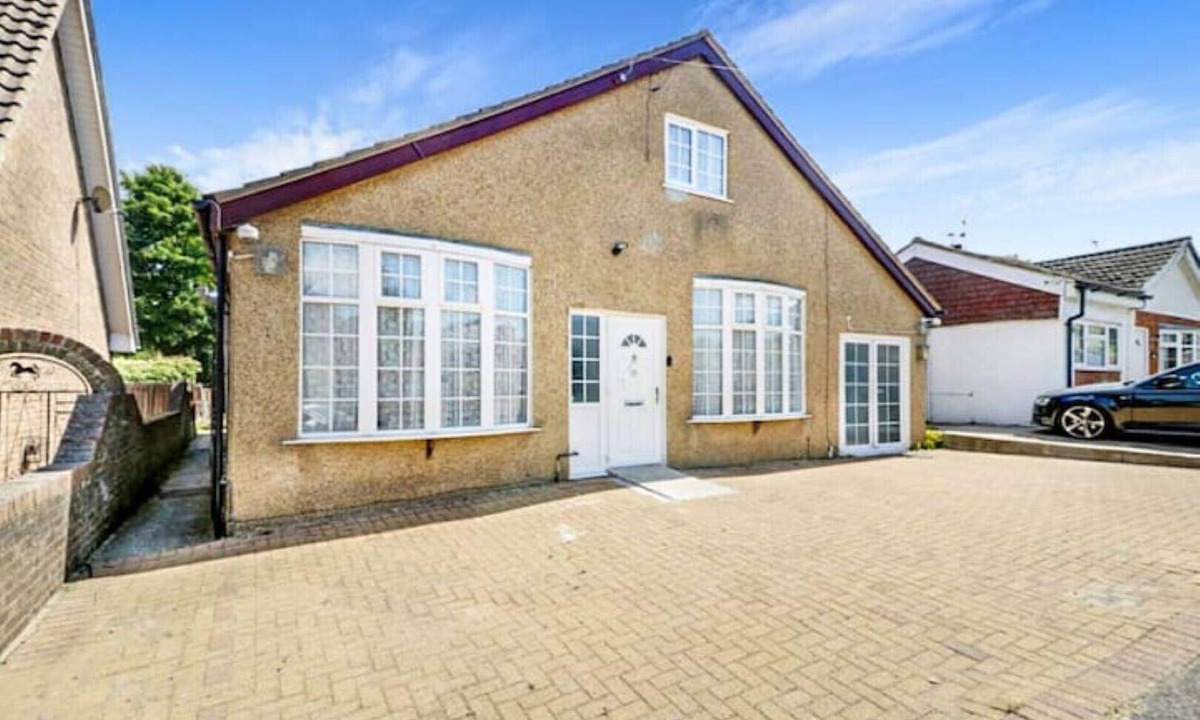 Luton House | Luxury 7 beds 5 baths detached house with parking