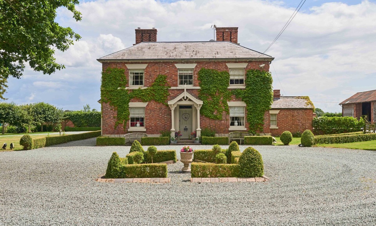 Horseman's Green House | Luxury 8 bedroom manor sleeping 23 guests