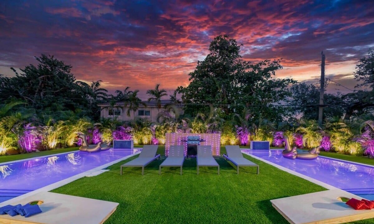 Progresso Village Villa | Luxury 8BR Duplex w/2 Pools Near Las Olas & Beach