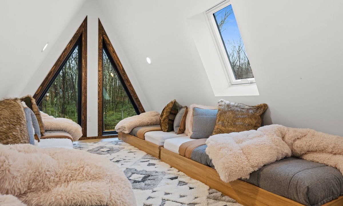Jim Thorpe House | Luxury A-Frame: Hot Tub, Sauna & Views