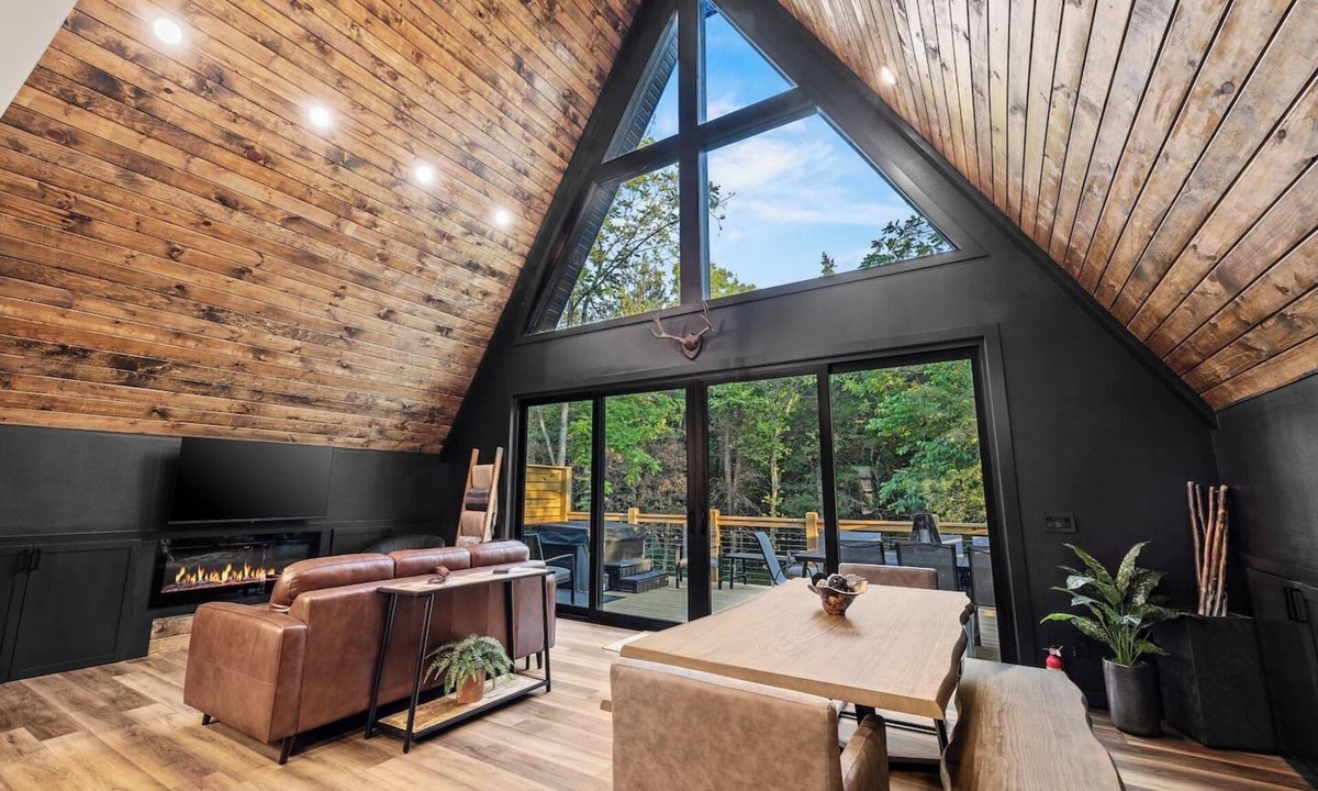 Omaha House | Luxury A-Frame*Hot-tub*Firepit