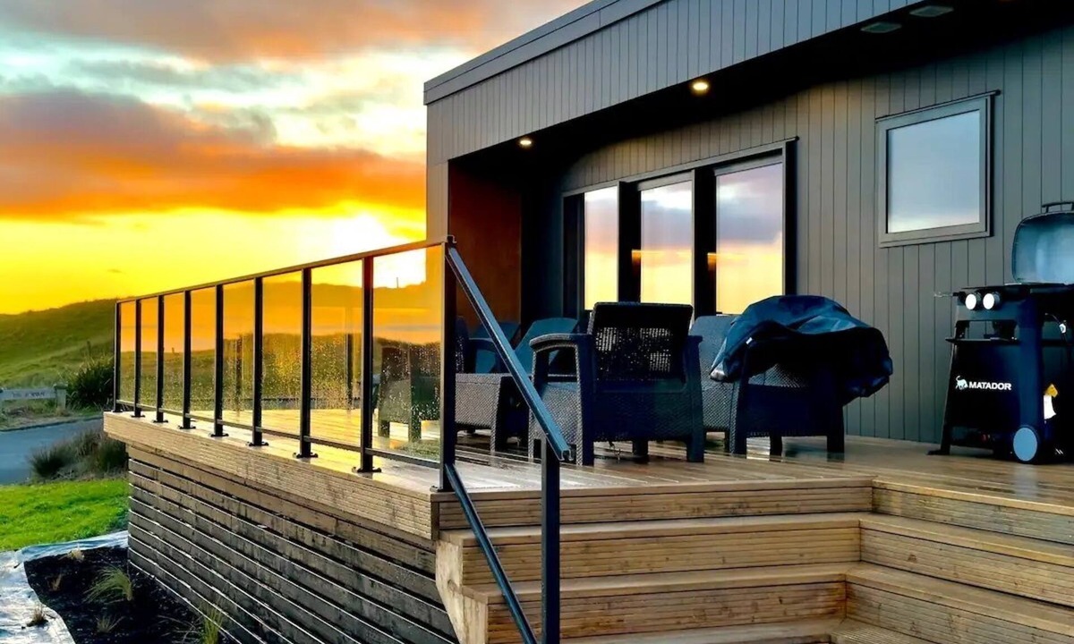 Waverley Cabin | Luxury Absolute Ocean View Lodge