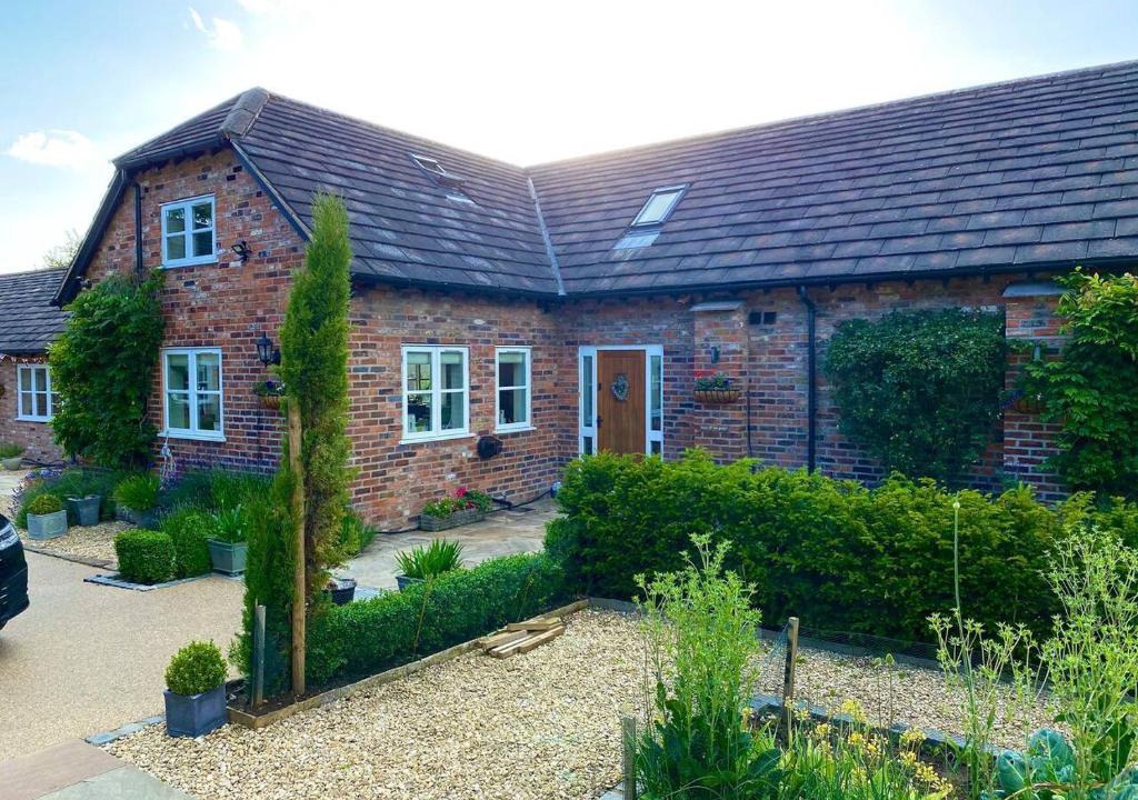 Macclesfield House | Luxury Accom with Pool Henbury Macclesfield