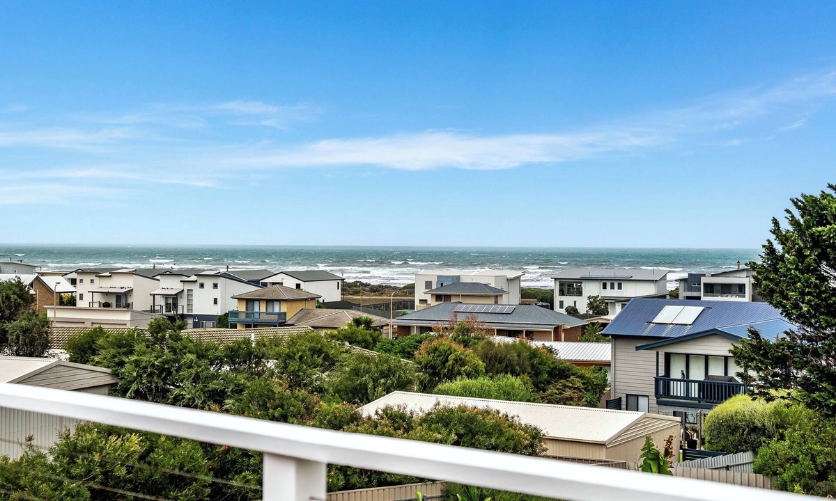 Middleton House | Luxury Accommodation Middleton with Stunning Ocean Views - sleeps 7