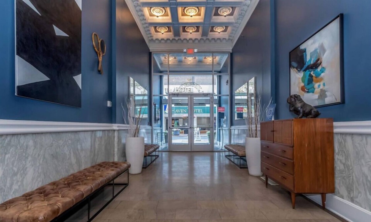 The Hill Apartment | Luxury Accommodation Dead Center Downtown New Haven!