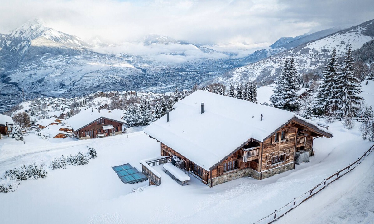 Saint-Pierre-de-Clages Ski Chalet | Luxury Alps Chalet YOLO