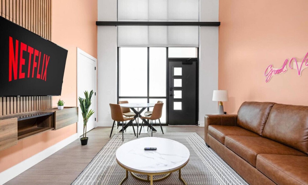 Mile Square Apartment | Luxury Amenity Packed Townhouse | Pool+Gym+Lounge