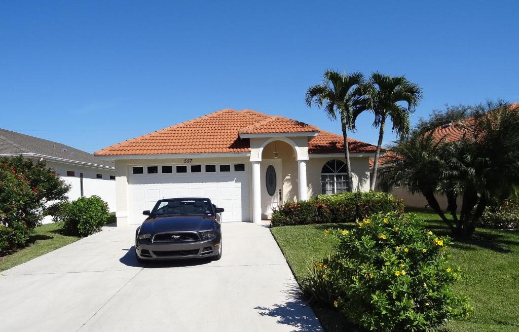 Naples Park Villa | Luxury and the beach