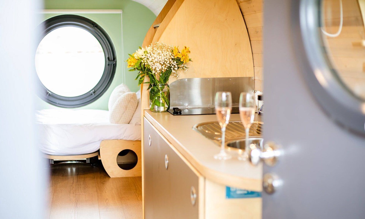 Alloa Cabin | Luxury Anthropod - Ben Cleugh with Private Decking & Hot Tub