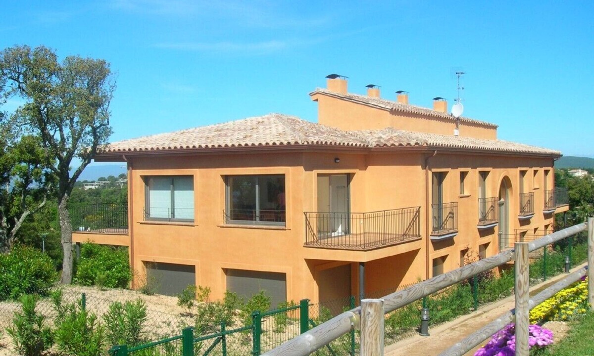 Castell-Platja d'Aro Apartment | Luxury apartment with view on sea and mountains