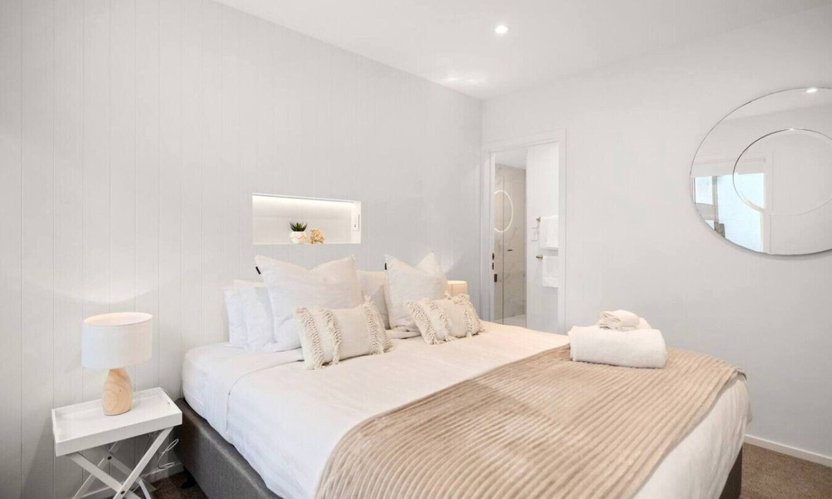 Mission Bay Apartment | Luxury Apart, Garden Views, Full Laundry, Kitchen