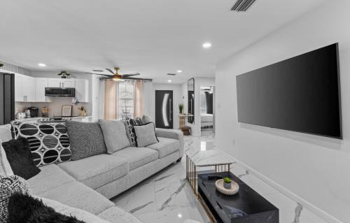 Tampa Apartment | Luxury apartment 1 mile away from Raymond James stadium