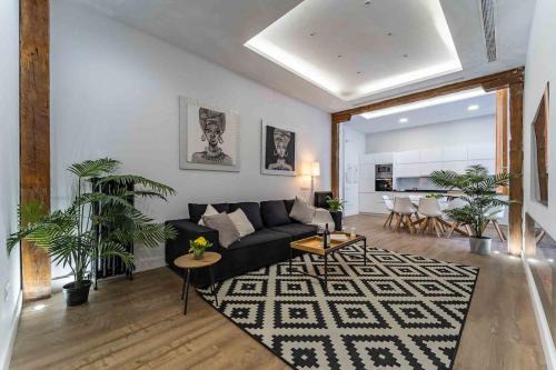 Embajadores Apartment | Luxury Apartment 6 Bedroom in Downtown by TuriVida