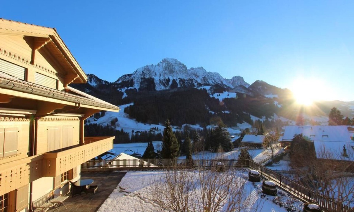 Rougemont Apartment | Luxury Apartment 'Chalet Solidage' with Mountain View