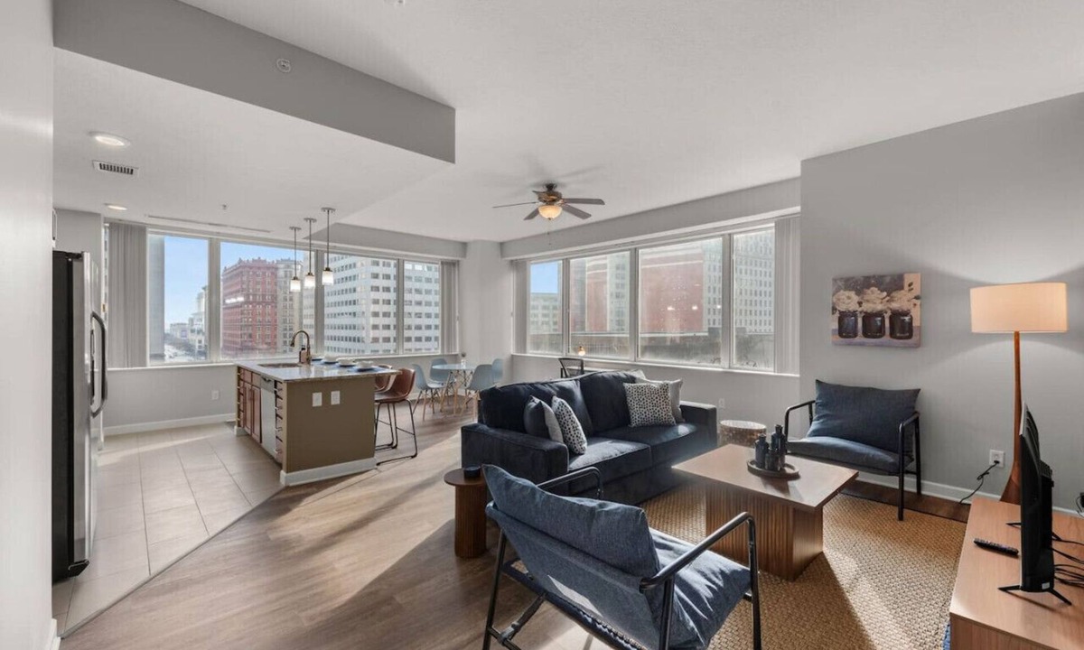 Gateway District Apartment | Luxury Apartment | Downtown | Free Parking