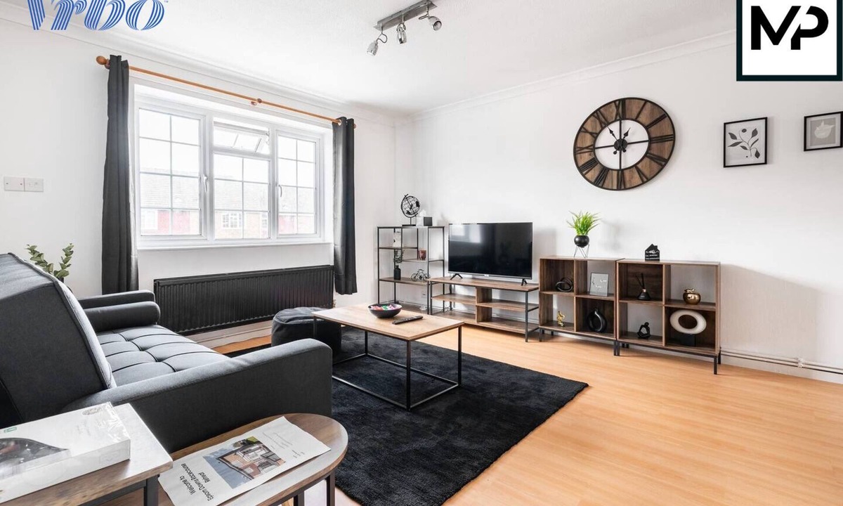Epsom Apartment | Luxury Apartment For Short Lets and Serviced Accommodation Epsom with Parking