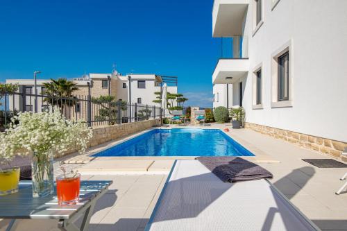 Susica Apartment | Luxury apartment Hyperion with private pool and garden