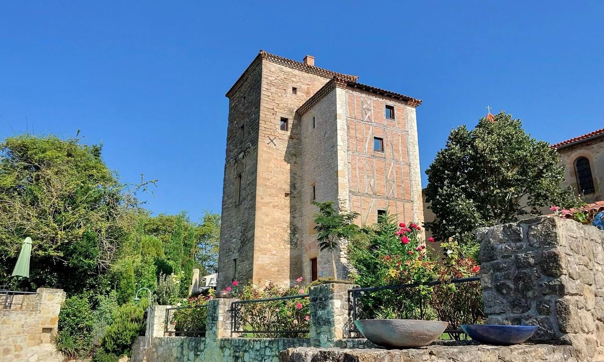 Mouzens Other | Luxury apartment in a renovated Chateau with a view of the Pyrenees.