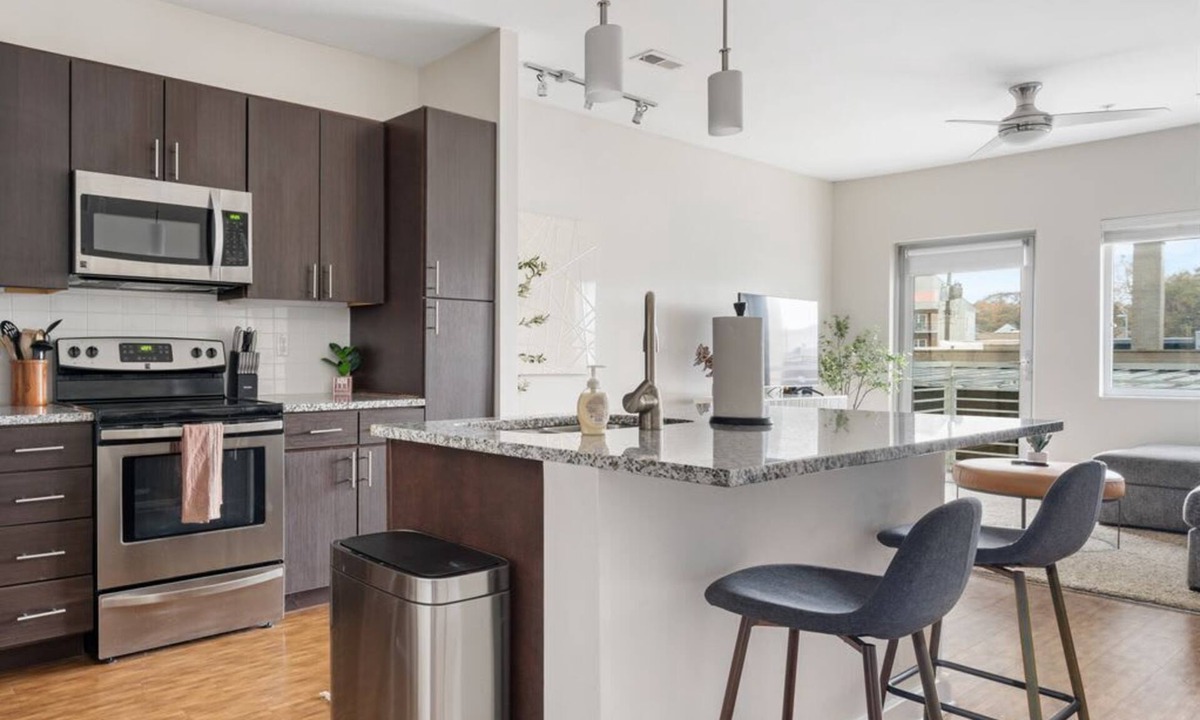 Downtown Columbus Apartment | Luxury Apartment in Grandview