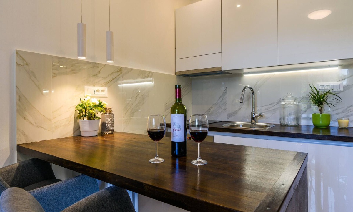 Seget Vranjica Apartment | Luxury apartment literally on the beach - whirlpool and sauna