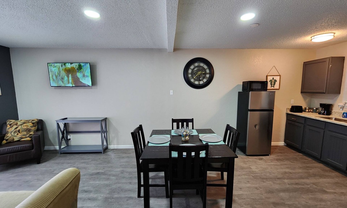 Biggs Field Apartment | Luxury Apartment Suite 7