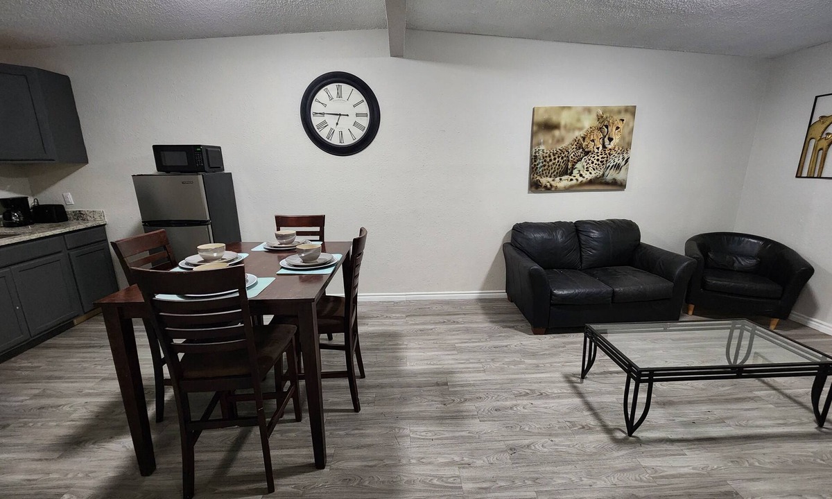 Biggs Field Apartment | Luxury Apartment Suite 6