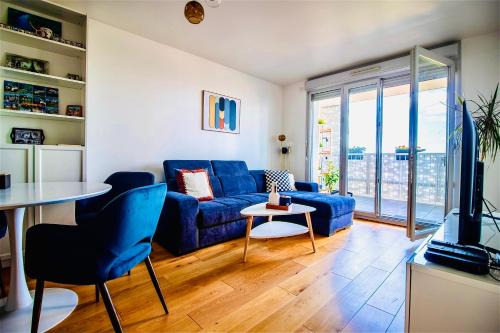 Puteaux Apartment | Luxury Apartment with balcony