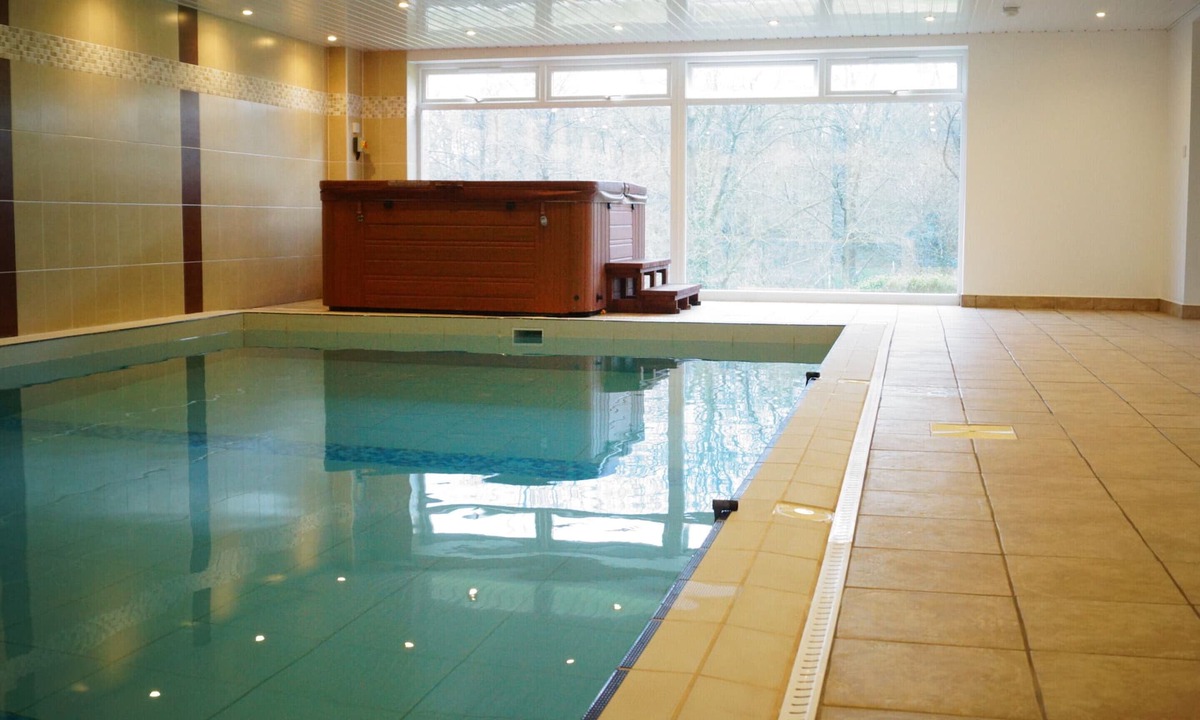 Calverleigh Apartment | Luxury Apartment with Private Pool and Hot Tub