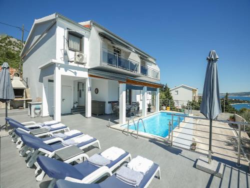 Starigrad Apartment | Luxury Apartment with heated pool in Starigrad