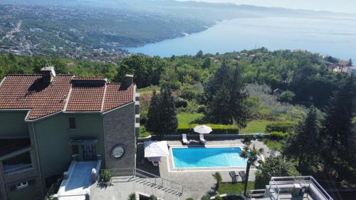 Bregi Apartment | Luxury Apartment with private pool and 2 bedrooms in Villa Opatija Bay View