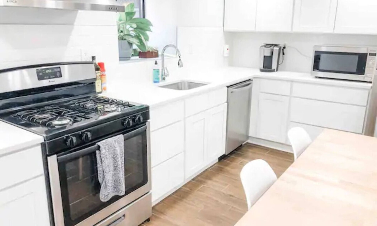 Ocean Hill Apartment | Luxury APT w/Backyard + Close Transportation