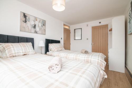 West Bromwich Apartment | Luxury Apt with 2 bathrooms n Free Parking