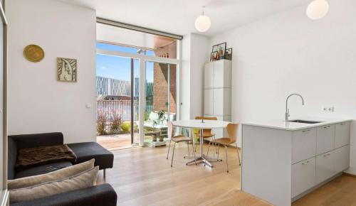 Sydhavnen Apartment | Luxury Apt with Harbor Views