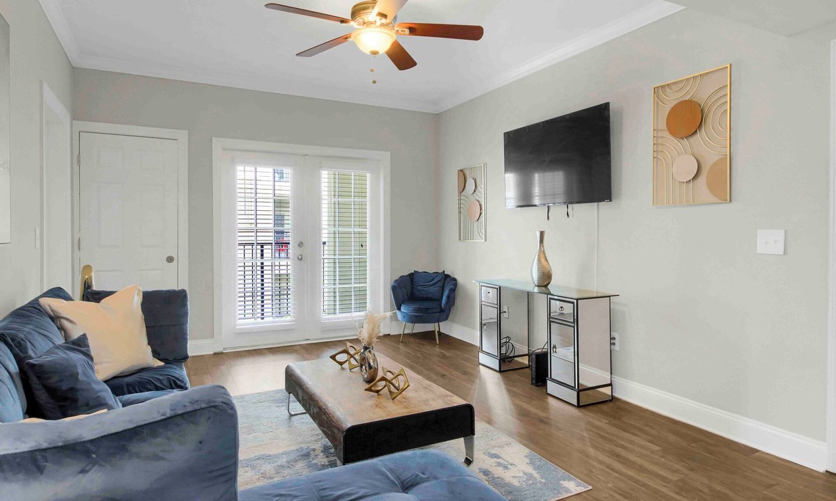 SoNo Apartment | Luxury at Midtown!