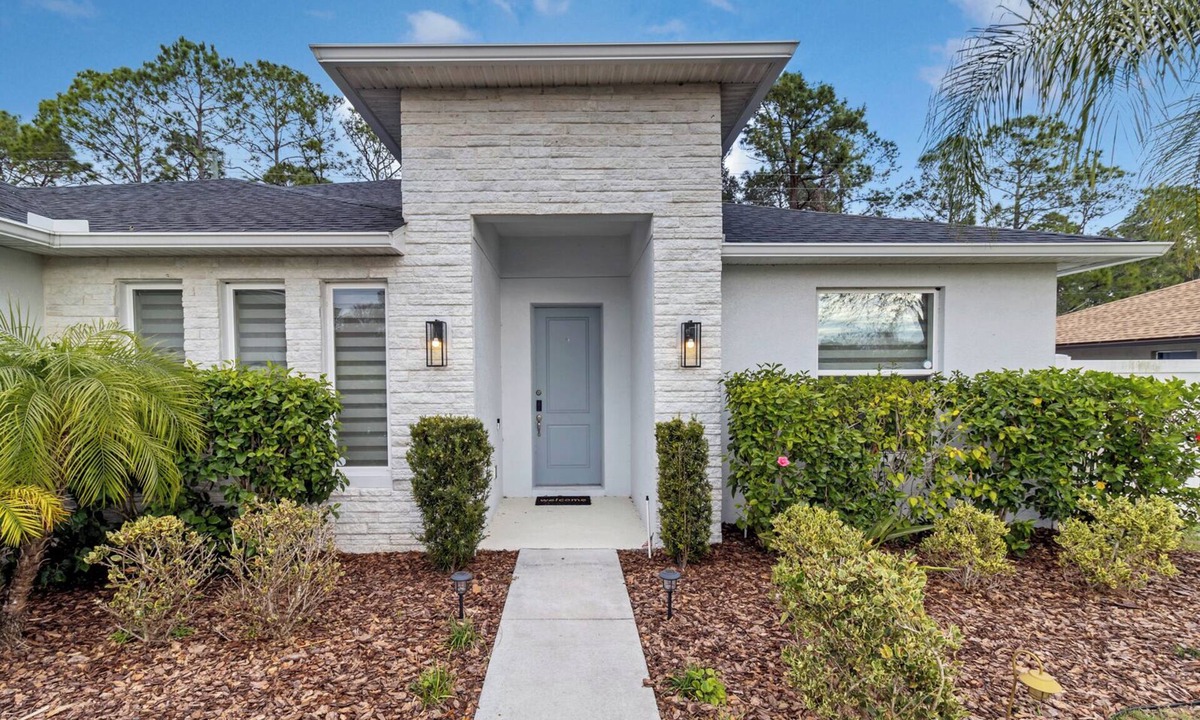 Wedgefield House | Luxury Awaits in Elegant Retreat 5-bedroom house with AC, WiFi
